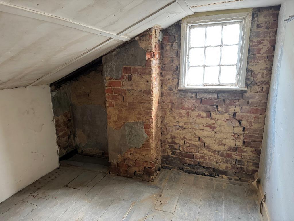 Lot: 110 - TOWN CENTRE HOUSE FOR IMPROVEMENT - The Second Bedroom